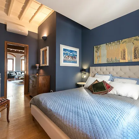 Hearth Of In Great Location Florence